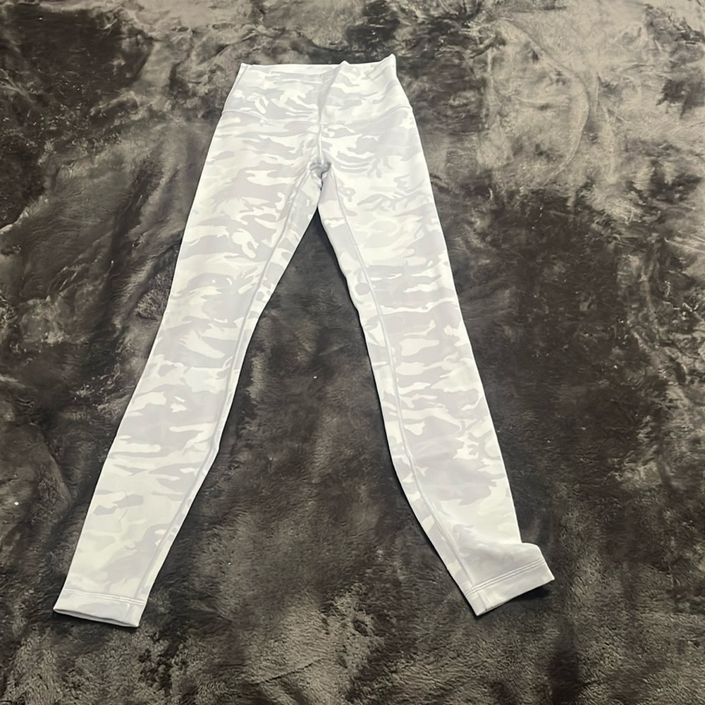 Lulu lemon white cami wunder under leggings, size 4, inseam 28”